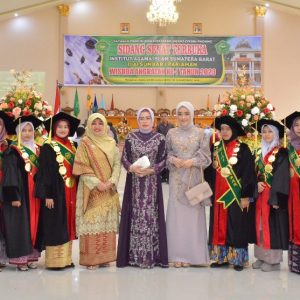 Perdana, IAI Sumbar Wisuda Puluhan Sarjana S1