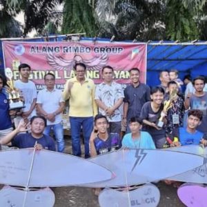 Zulkenedi Said Semarakan Lomba Layang Jorong Batang Biyu Pasbar