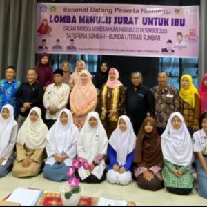 Peserta Nominasi Lomba Menulis Surat untuk Ibu Berlinangan Air Mata