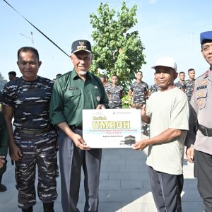 Rajin Bersihkan Pantai, Tak Disangka Pria Ini Dapat Hadiah Umrah