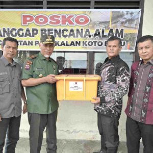 Gubernur Sumbar Antarkan Bantuan Senilai Rp41 Juta untuk Korban Longsor Pangkalan Koto Baru