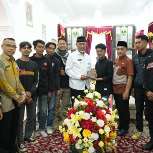 Dititipkan pada Gubernur Sumbar, Pemuda Lengayang Himpun Rp61 Juta Donasi untuk Palestina