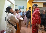 Tinjau Kondisi Warga, Mahyeldi Imbau Warga Sumbar Agar Tetap Waspada
