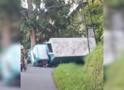 Arus Lubuk Basung-Bukittinggi Ditutup, Truk Rebah di Kelok 44