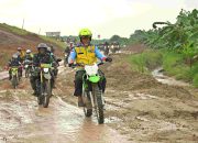 Tunggangi Motor Trail, Gubernur Mahyeldi Tinjau Progres Tol Padang-Sicincin