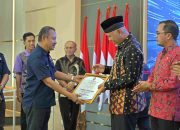 Dinilai Peduli, Gubernur Mahyeldi Terima KSPSI Award 2024