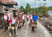 Bantu Korban Bencana, 347 Personel Satpol PP Berjibaku Gotong Royong di Lokasi Bencana