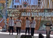 Gigih Bina Teknologi Tepat Guna, Gubernur Mahyeldi Raih Lencana Abdi Inovasi Desa