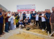 PT Semen Padang dan REI Riau Bangun Rumah Warga Kurang Mampu Menggunakan Sepablock di Kampar