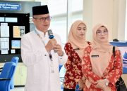 Jumat Berkah, DWP Perumda AM Kota Padang Berbagi Nasi Kotak