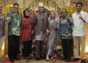 Prof Syahrial dan Petinggi Pelti Sumbar  Hadiri Resepsi Pernikahan Putra Dian Anjasmara