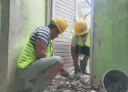 Sambut Wisatawan, Pemko Padang Benahi Toilet di Muaro Lasak Pantai Padang