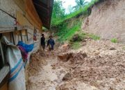 Banjir Kepung Kabupaten Solok, Rumah Warga Tertimbun Longsor