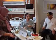 Dirawat Usai Operasi, Gubernur Mahyeldi Sempatkan Jenguk Menteri Agama