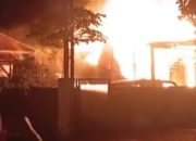 Rumah Semi Permanen di Berok Nipah Kota Padang Ludes Terbakar