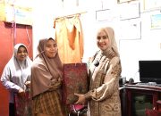 Kunjungi Panti Asuhan, Ny. Dian Puspita Fadly Amran Bagi-bagi Baju Lebaran