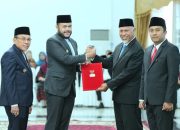 Diserahan Gubernur Sumbar, Fadly Amran dan Maigus Nasir Terima SK dari Kemendagri