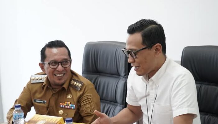 Bupati Tanah Datar Kunjungi Pertamina Patra Niaga Padang Cek Ketersediaan BBM