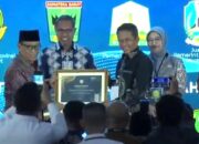 Wakil Ketua DPRD Sumbar Evi Yandri Terima Penghargaan Adinata Syariah 2025 dari KNEKS