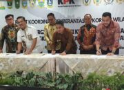 Wali Kota Padang Fadly AmranTeken Komitmen Antikorupsi di KPK
