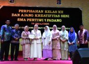 Dian Puspita Lepas Siswa SMA Pertiwi 1 Padang