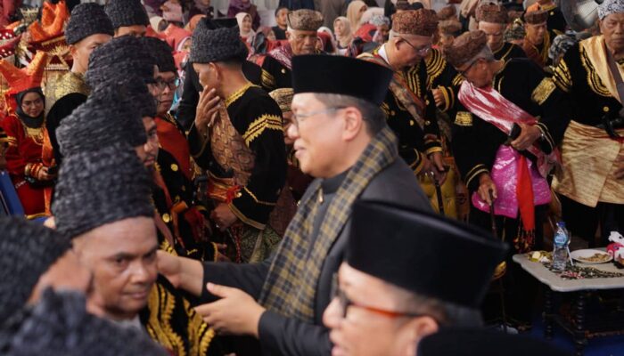 Wabup Ahmad Fadly Hadiri Pengukuhan 37 Pangulu di Nagari Barulak