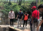 Usai Banjir Bandang, Semen Padang Bantu 100 Zak untuk Perbaikan Irigasi di Rambatan