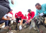 Ribuan Peserta Kompak Bersihkan Pantai Padang Bersama Gubernur Sumbar