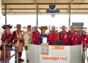 KAI Divre II Sumbar Rayakan HUT ke-80 RI Bersama Penumpang di Kereta Api