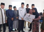 Pemko Bukittinggi Bersama BAZNAS Salurkan Zakat Kepada 128 Mustahiq