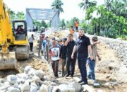 Wali Kota Padang Tinjau Pembangunan Oprit Jembatan dan Batu Beronjong Parak Buruk