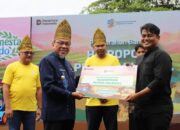 Pemko Padang Terima Bantuan Alat Pertanian dan Rumah Hidroponik