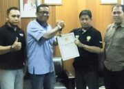Ketum KONI Sumbar Serahkan SK KONI Padang Pimpinan Erianto