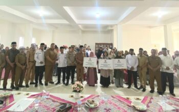 Pemko Bersama Baznas Bukittinggi Kembali Salurkan Zakat Tahap Tiga Tahun 2025