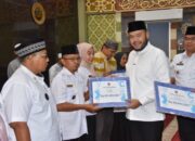 Pemko Padang Salurkan Rp530 Juta Dana Operasional RT/RW dan Insentif Guru TPQ di Padang Timur