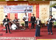Wali Kota Padang Serahkan Alat Band untuk Tujuh SMP