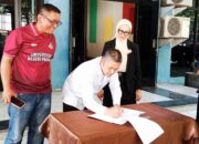 KONI Padang Terima Hibah dari Dispora untuk Peralatan Operasional