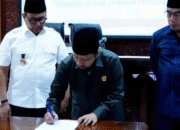 Pemko Bersama DPRD Bukittinggi Tandatangani Nota Kesepakatan Raperda Tentang Pengelolaan Jaminan Produk Halal