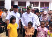 Menko Polhukam Serahkan Bantuan Rp309 Juta bagi Korban Banjir dan Longsor di Padang