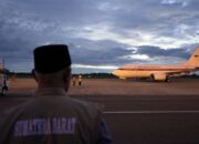 Tinjau Penanganan Banjir Pascabencana, Presiden Prabowo Kembali Tiba di Sumbar