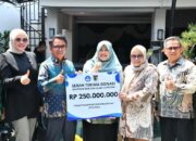 Pemkot Palu Salurkan Bantuan Rp250 Juta untuk Korban Bencana di Padang