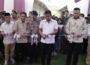 Wagub Sumbar dan Evi Yandri Serahkan Huntara Mandiri ke Pemko Padang