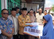 Pemko Padang Serahkan Bantuan Sosial bagi Korban Kebakaran Surau Gadang