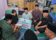 Mahyeldi Serahkan Bantuan Bedah Rumah Rp25 Juta untuk Warga Paninggahan, Solok