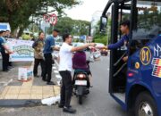 Ramdhan, BRI Region 3 Padang Bersama OJK Bagikan Takjil untuk Pengendara di Kota Padang