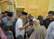 Vasko Ruseimy Serahkan Dana Hibah Safari Ramadan untuk Masjid Raya Taluk Pariaman