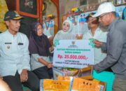 Rumah Lapuk Tanpa Plafon, Keluarga Hendri Terima Bantuan RTLH Rp25 Juta dai Baznas Sumbar