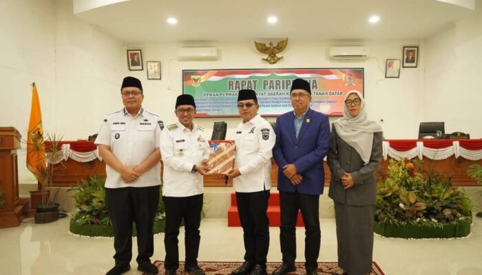 DPRD Tanah Datar Dengarkan Jawaban Bupati Terhadap Tiga Ranperda