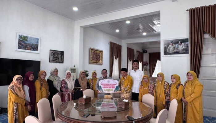 Bupati Eka Putra Terima Bantuan Kerabat Kesultanan Pagaruyung dan Bundo Kanduang Jambi