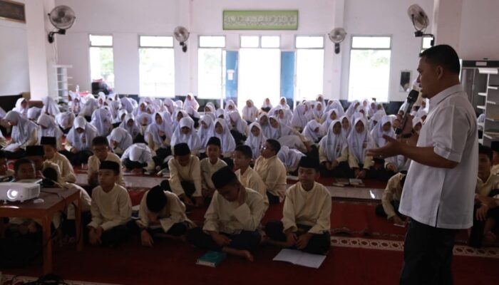 Kominfo Tanah Datar Berikan Penyuluhan Literasi Digital Pada Pelajar SMPN 5 Batusangkar